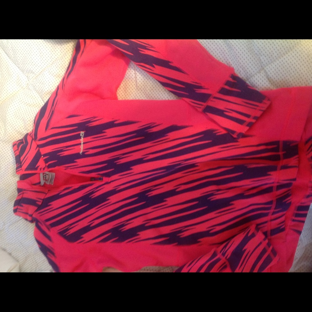 Avalanche size medium half zip